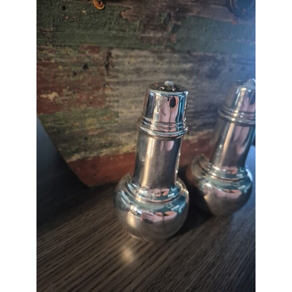 Vintage International Silverplate Salt & Pepper Shakers with Resistant Lining 4" - Picture 3 of 8